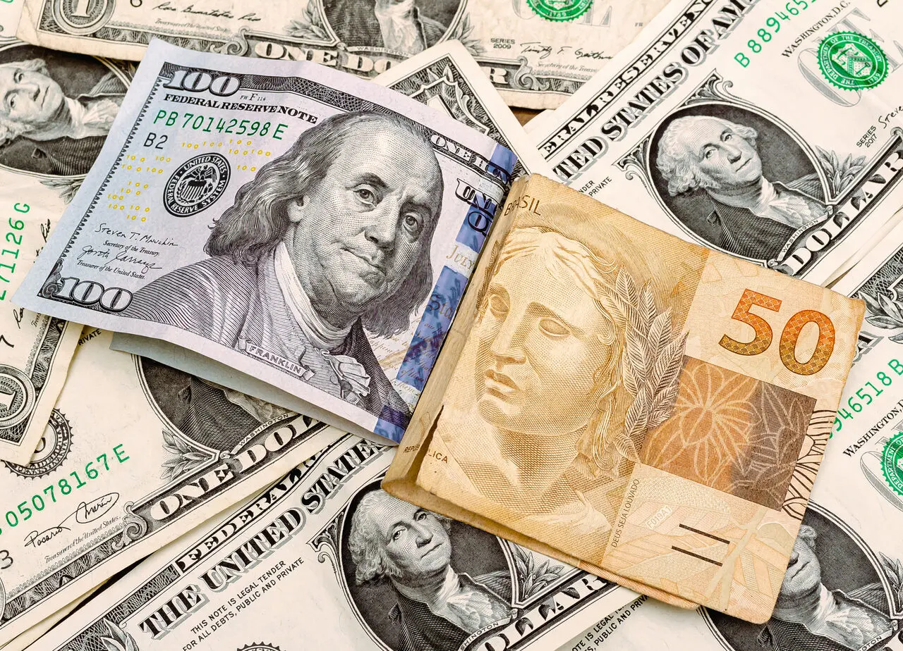 Imagem da notícia: Entenda por que cotação do dólar atingiu maior valor desde a criação do real