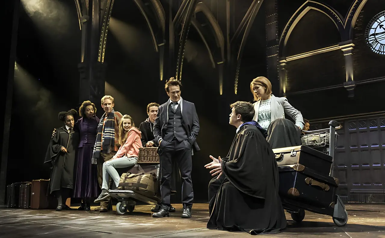 Imagem da notícia: Peça 'Harry Potter e a Criança Amaldiçoada' chega no Brasil em 2025 e abre seleção para elenco; confira