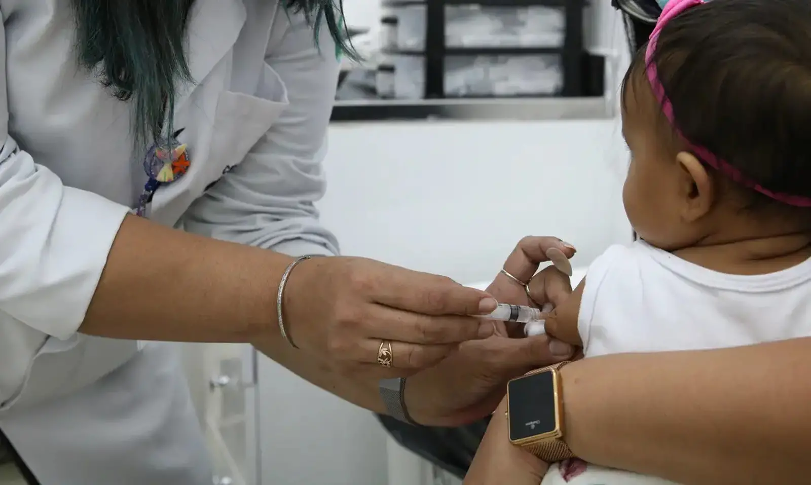 Imagem da notícia: Após zerar estoque, Fortaleza recebe novas doses de vacina da Covid para crianças; veja locais