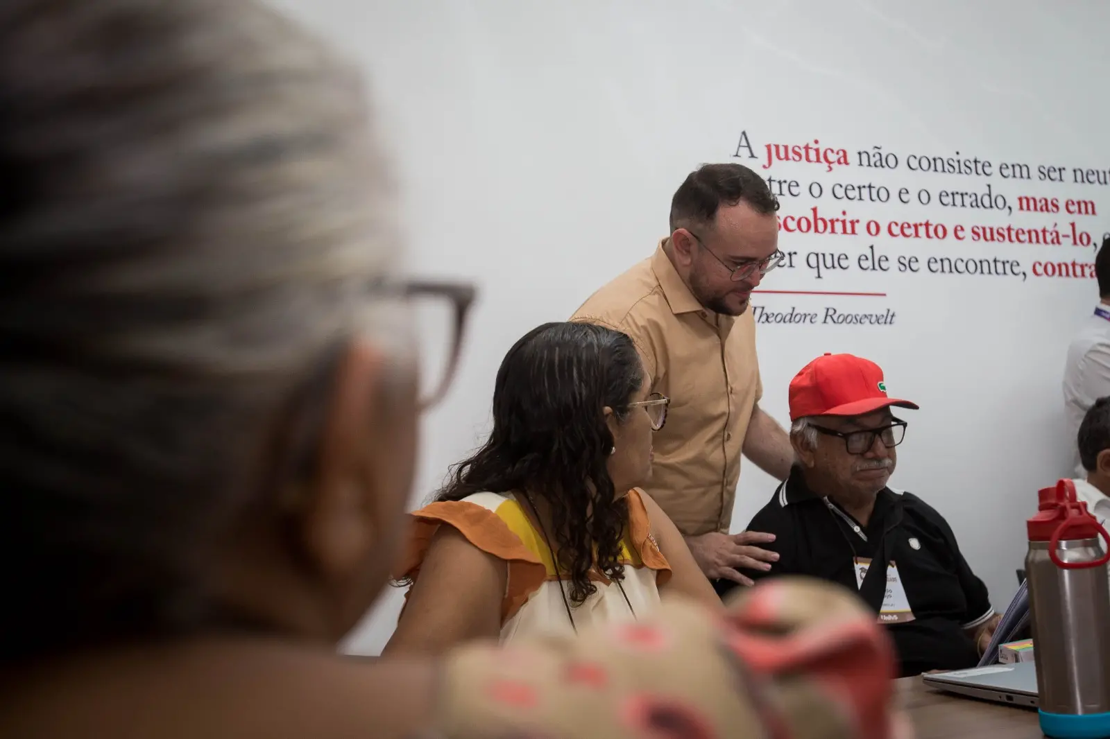 Imagem da notícia Enfermeiro que estudou em escola pública do CE retorna a Icó e ajuda idosos a ‘cursarem’ a universidade