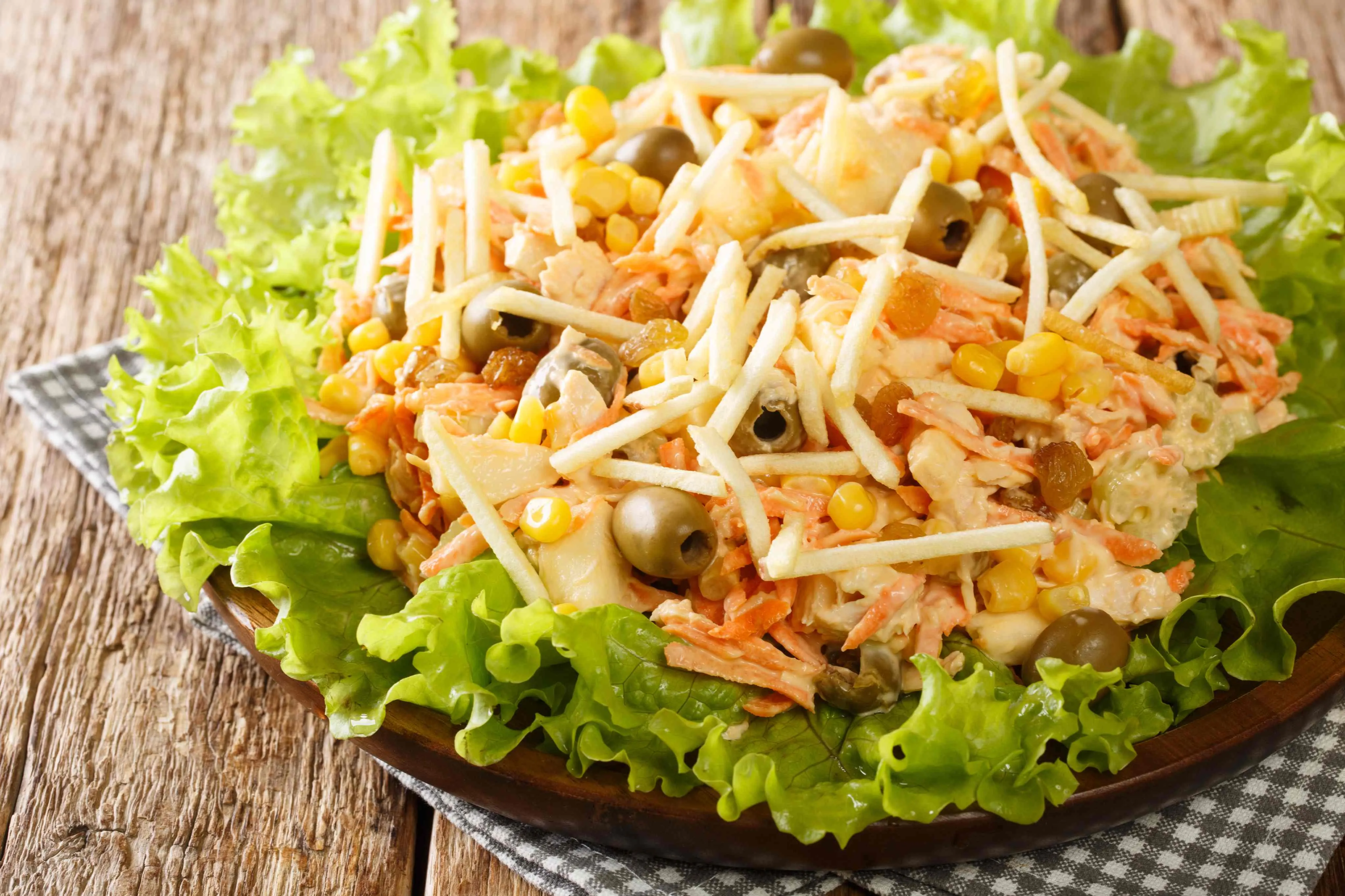 É possível preparar uma versão vegetariana do salpicão, em que os ingredientes são apenas legumes, frutas e verduras