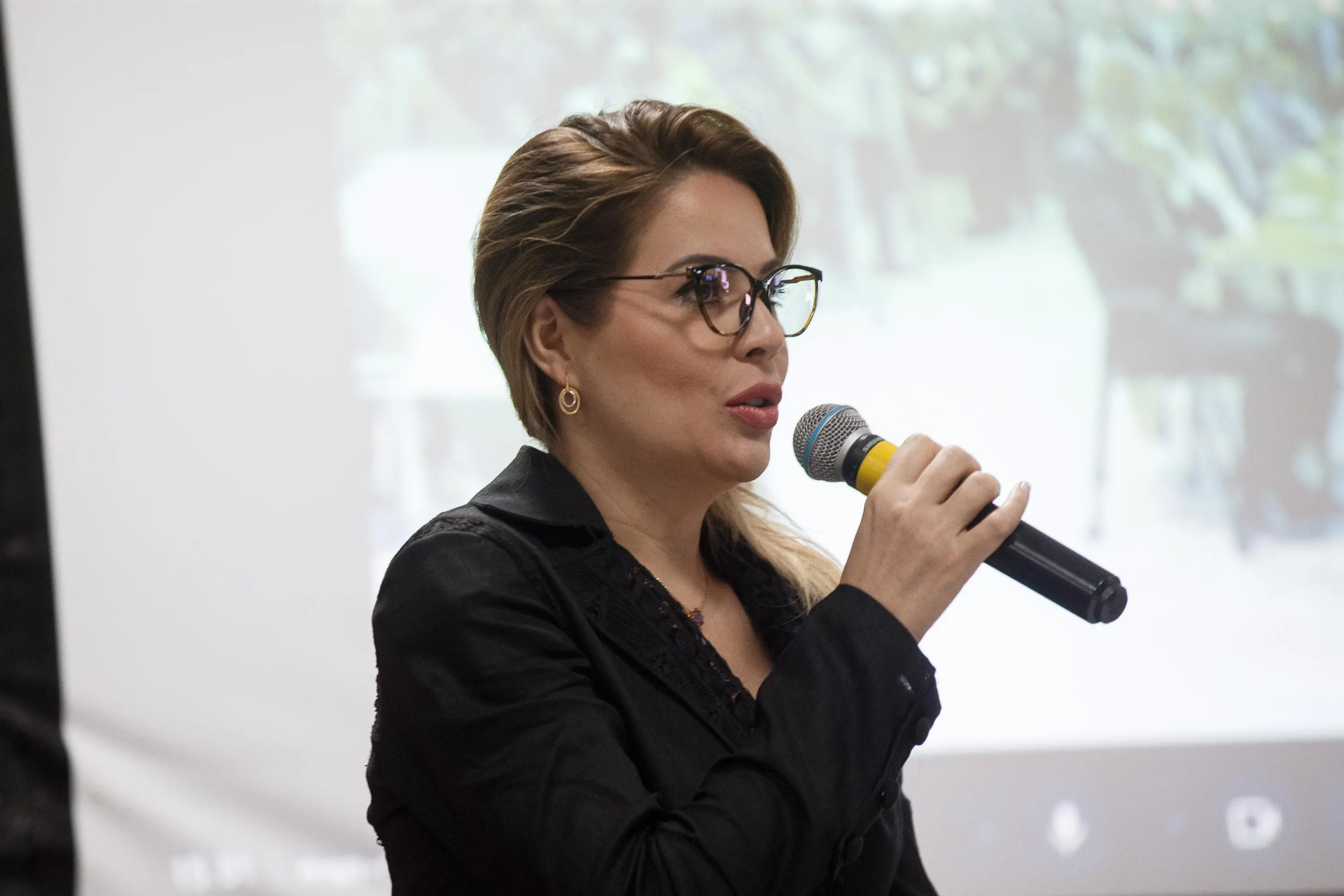 Imagem da notícia: Onélia Santana toma posse, oficialmente, como conselheira do TCE-CE