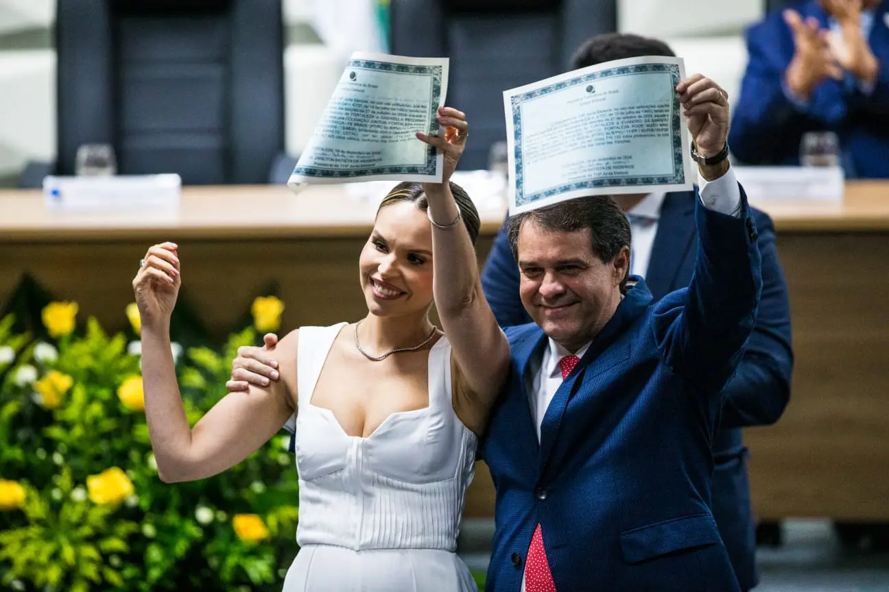 Imagem da notícia: Evandro Leitão, Gabriella Aguiar e vereadores de Fortaleza são diplomados pela Justiça Eleitoral