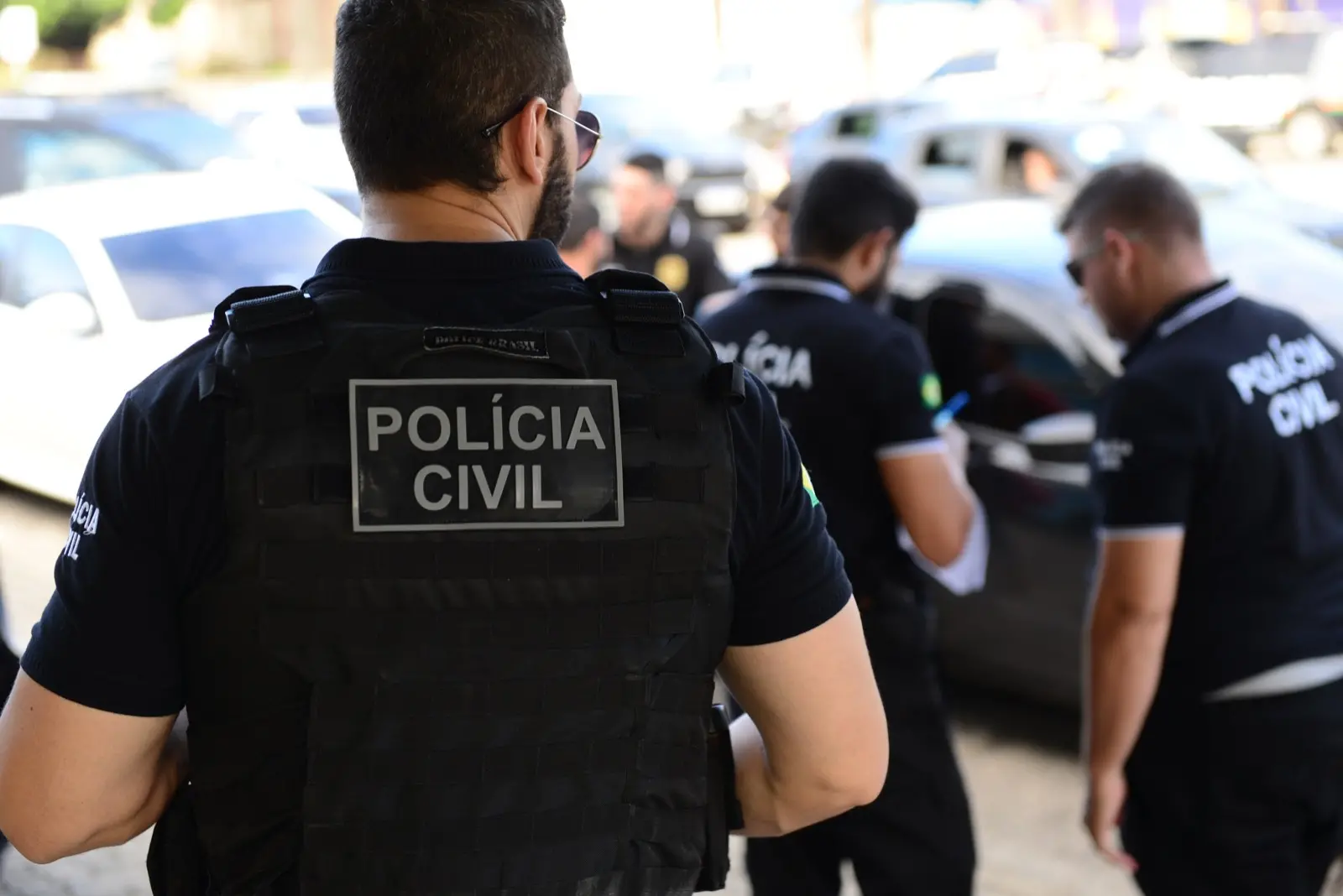 Imagem da notícia: Dois jovens são mortos a tiros após interrogatório de membros de facção criminosa em Fortaleza