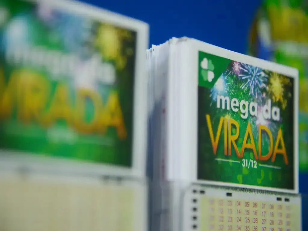 Imagem da notícia: Veja o Resultado da Mega-Sena da Virada desta terça-feira (31/12); prêmio é de R$ 600 milhões