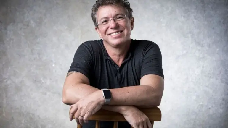 Imagem da notícia: Fora da TV Globo após 40 anos, Boninho deve produzir a versão brasileira do reality 'Casa dos Vilões' no SBT