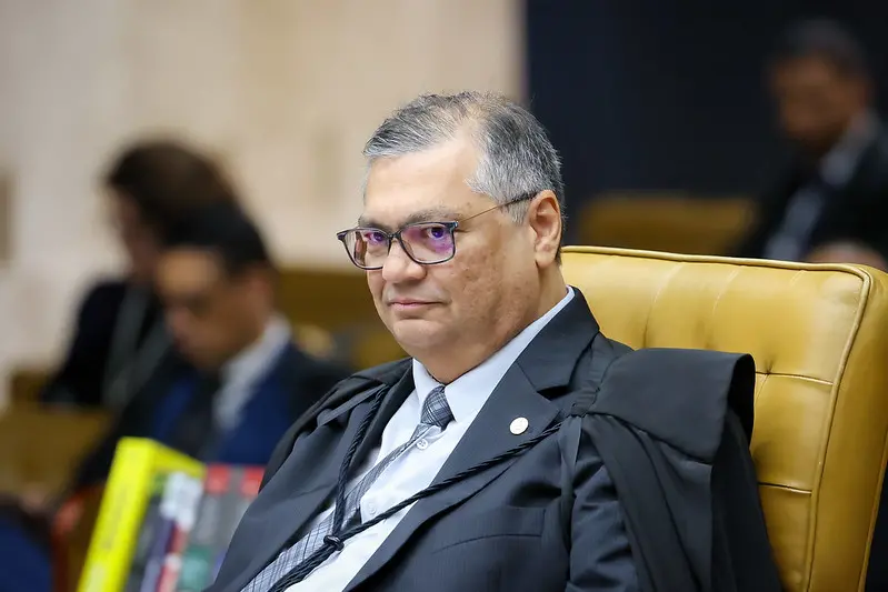 Imagem da notícia: Flávio Dino, do STF, libera R$ 370 milhões em emendas para a Saúde às vésperas do Réveillon