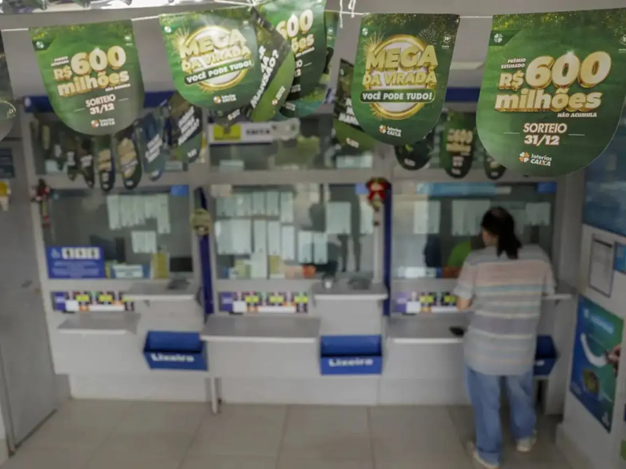Imagem da notícia: Mega da Virada 2024: oito apostas dividem prêmio recorde de R$ 635,4 milhões