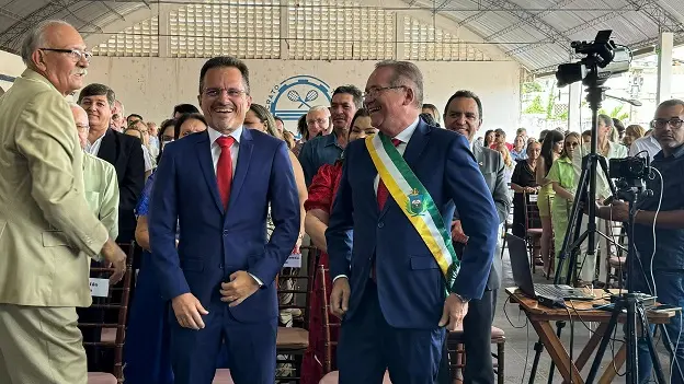 Imagem da notícia: Prefeito, vice e vereadores do Crato são empossados