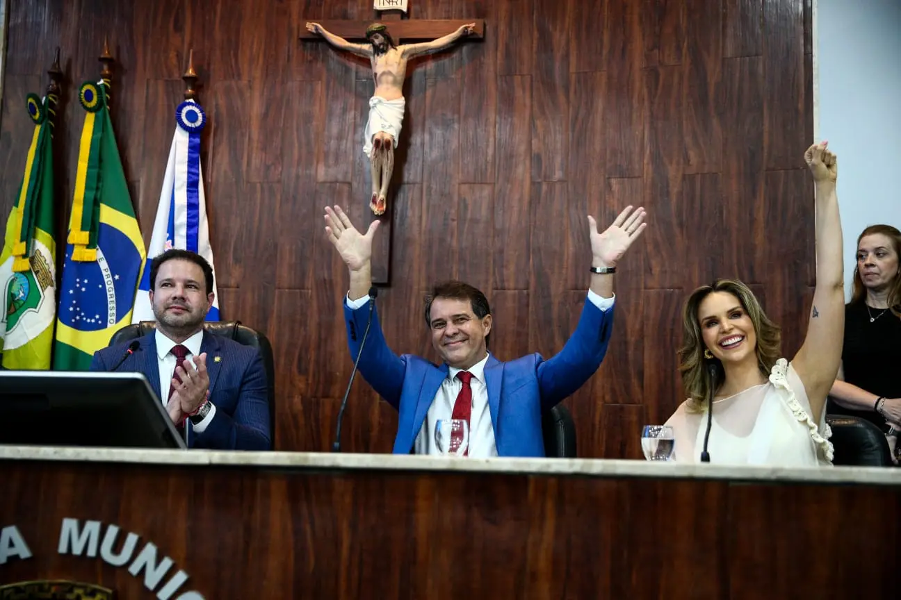 Imagem da notícia: Prefeito Evandro Leitão e vice Gabriella Aguiar tomam posse para mandato de 4 anos na Prefeitura de Fortaleza