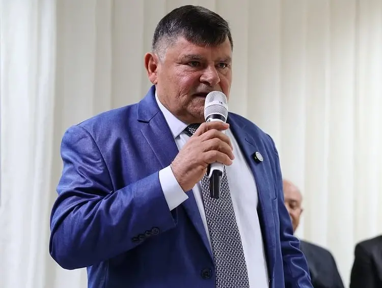 Imagem da notícia: TRE-CE mantém prisão de prefeito de Santa Quitéria por ‘fortes indícios’ de supostos crimes envolvendo facção