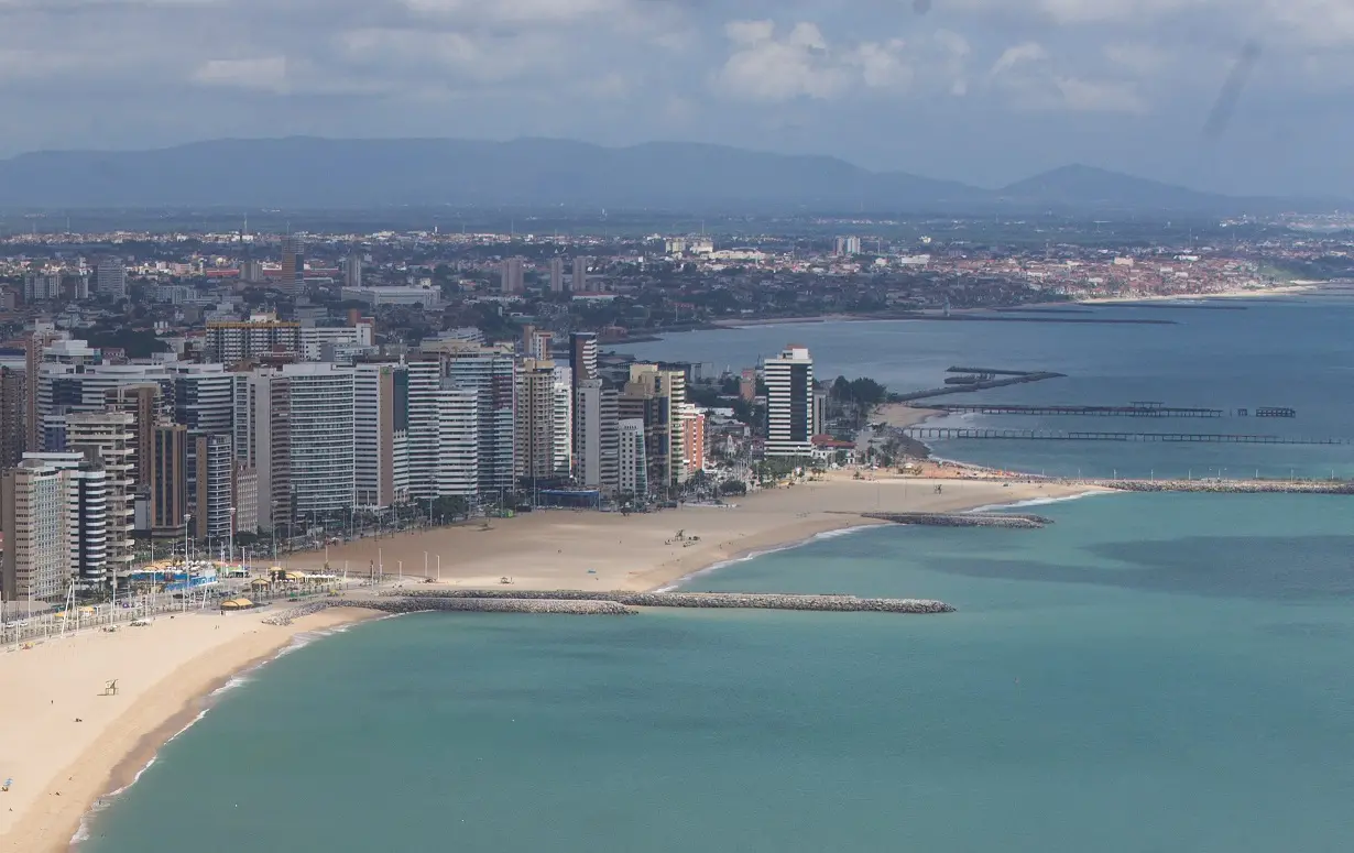 Imagem da notícia: Prefeitura publica regras para remover ‘atividades nocivas’ da orla de Fortaleza até 2027; entenda