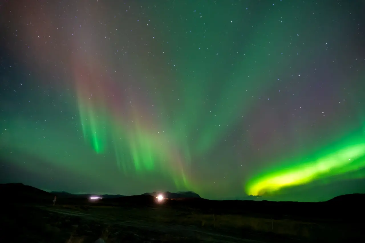 Imagem da notícia: Aurora boreal passa a ser vista em lugares inesperados em 2025; entenda fenômeno