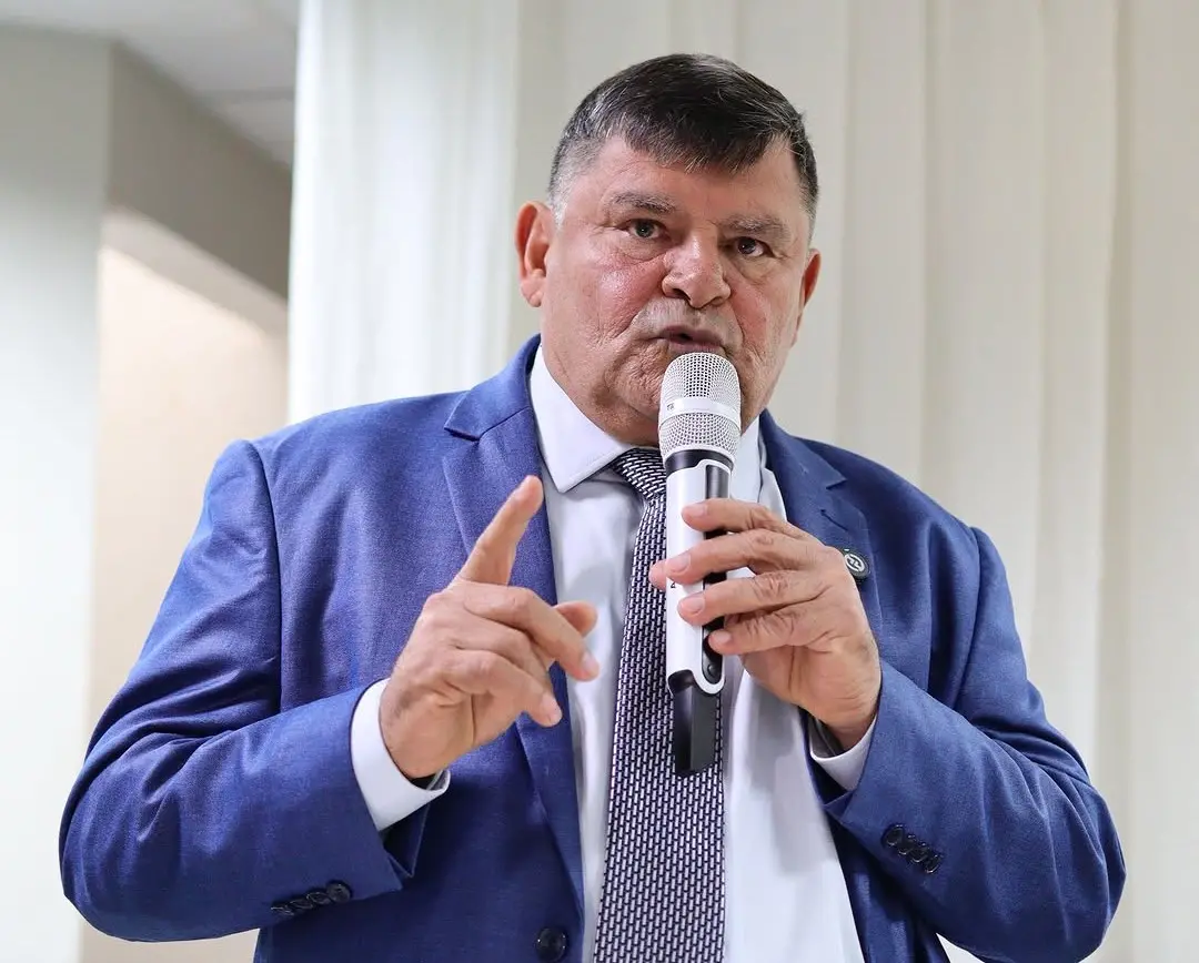 Imagem da notícia: Suspeito de envolvimento com a facção Comando Vermelho, prefeito de Santa Quitéria irá para prisão domiciliar