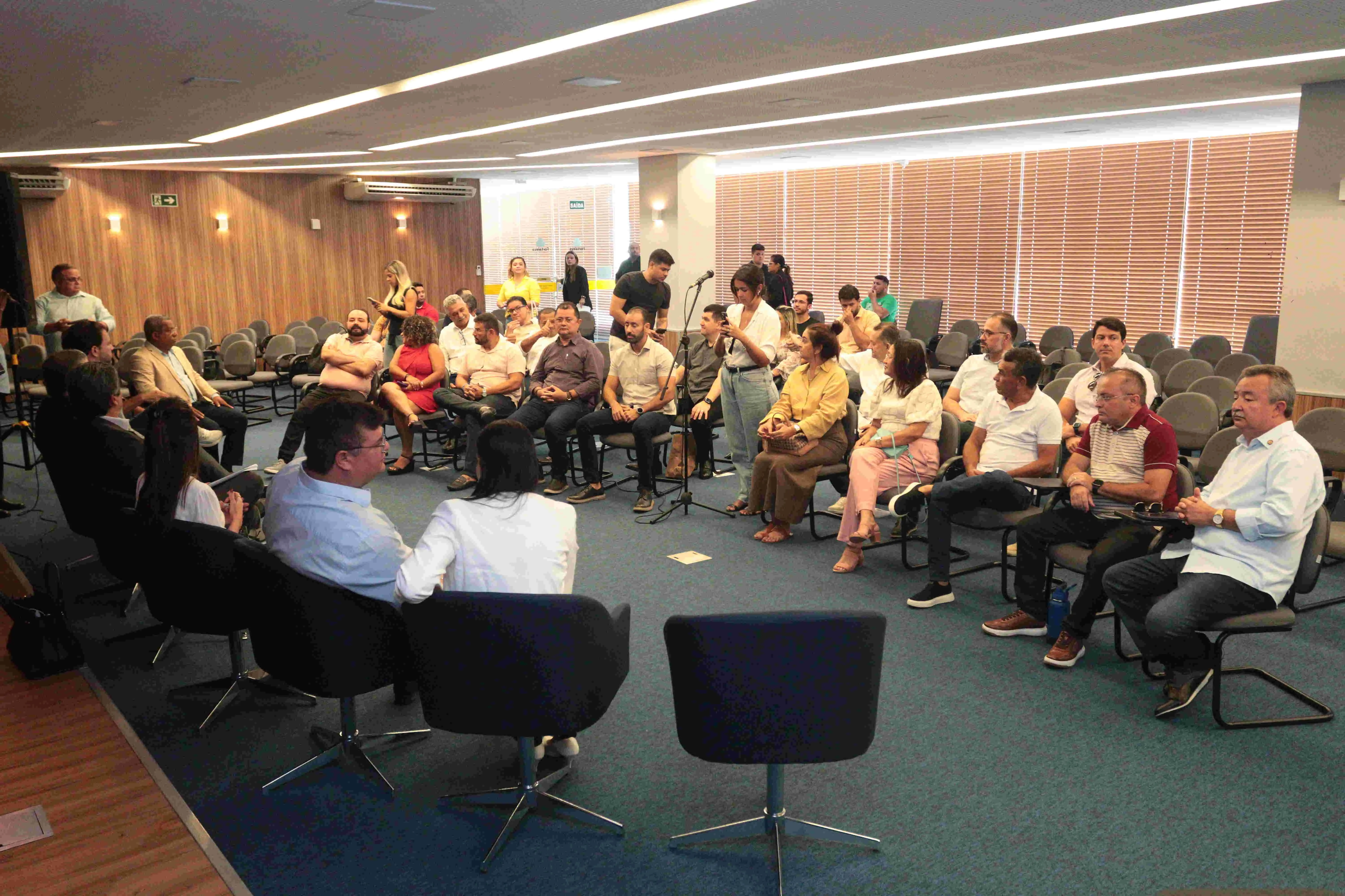 Imagem da notícia: Taxa do lixo: perdão de dívida e benefício a pagadores estão entre demandas de vereadores de Fortaleza