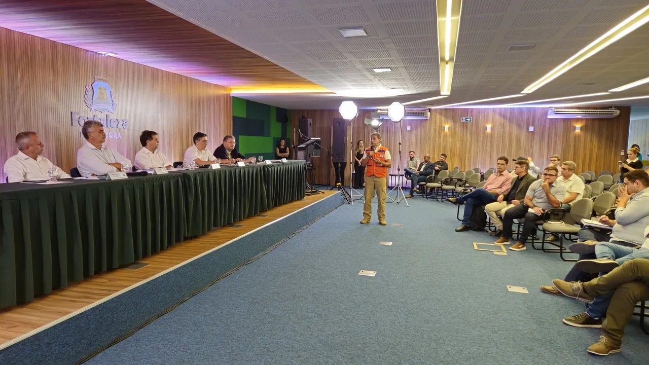Além do gabinete do prefeito, o comitê é composto, dentre outros, pelas secretarias regionais, secretarias temáticas, como a educação, saúde, de conservação e serviços públicos, Procuradoria Geral do Município e Defesa Civil Municipal, além de órgãos da gestão Estadual