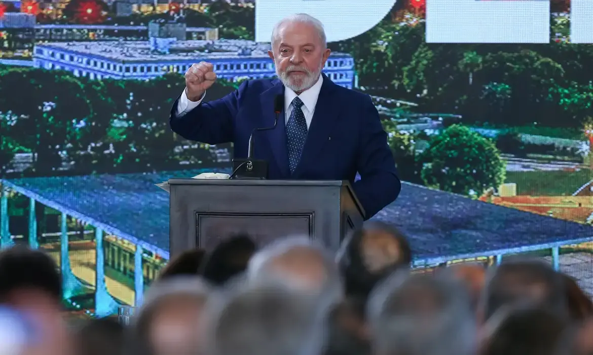 Imagem da notícia: Lula participa de cerimônia em defesa da democracia no Palácio do Planalto, nesta quarta-feira (8)