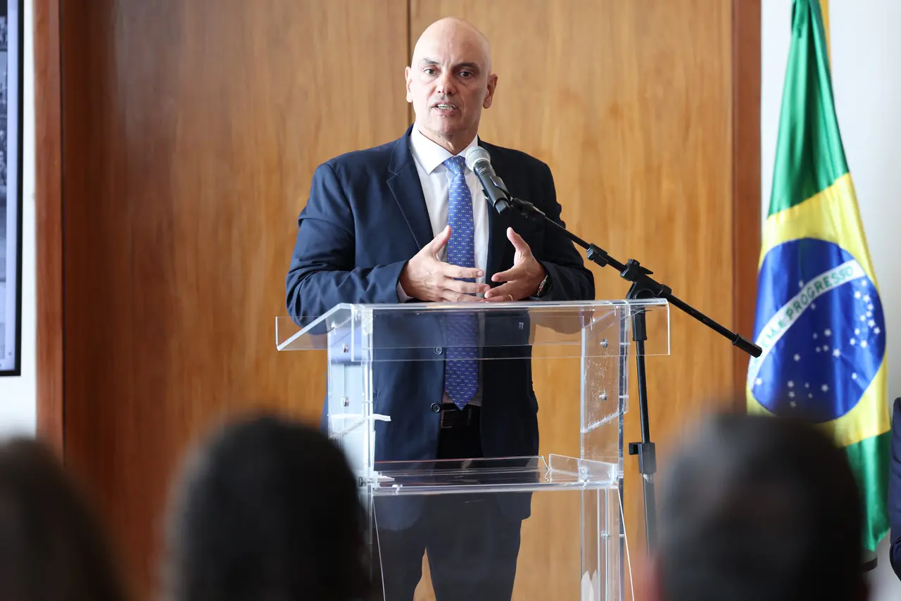 Imagem da notícia: Após Meta encerrar checagem de fatos, Moraes diz que redes sociais só continuarão no Brasil se respeitarem a legislação