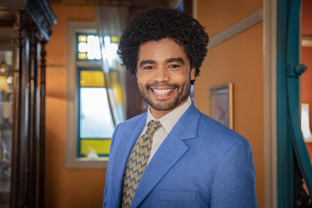 Imagem da notícia: Camarote do BBB 25, Diogo Almeida é ator, psicólogo e está solteiro  