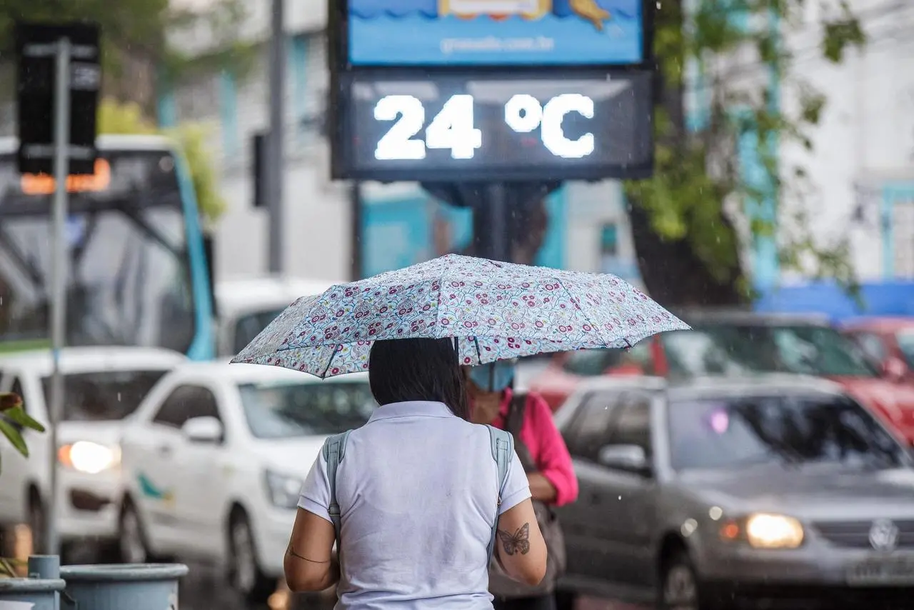 Imagem da notícia: 11 cidades do Ceará estão sob aviso de ‘perigo’ por chuvas intensas até domingo (12); veja locais