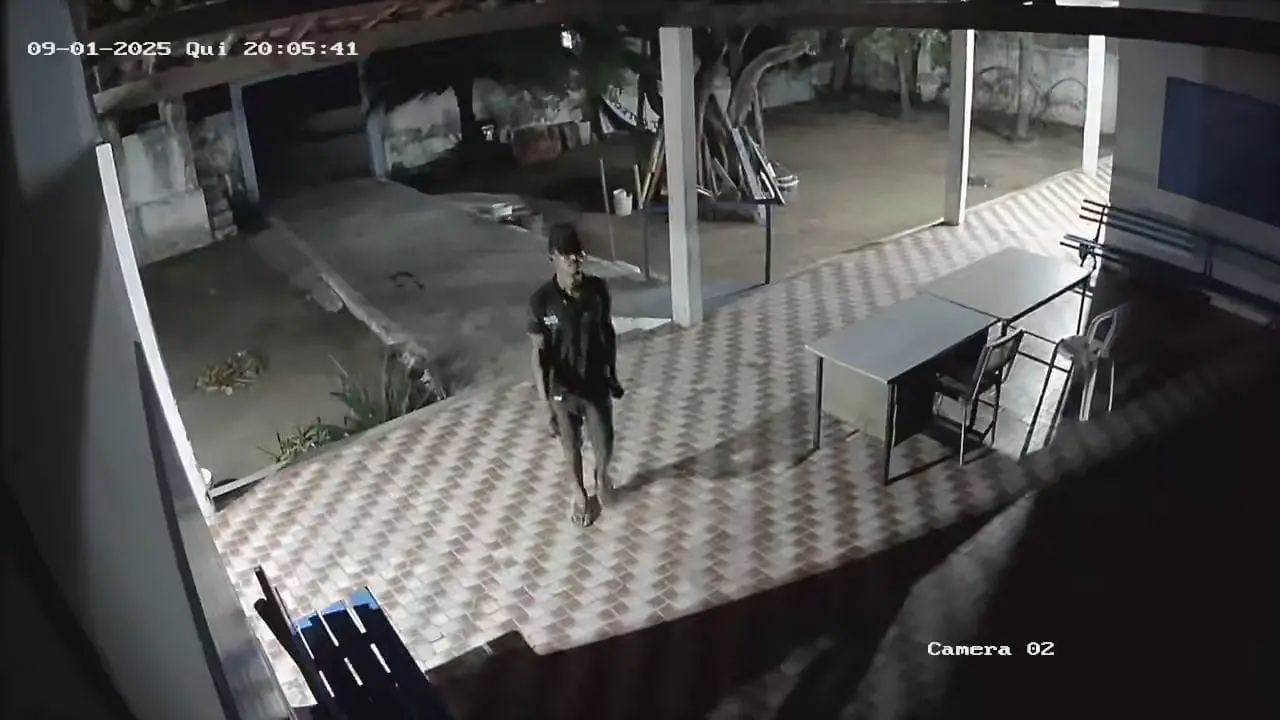 Imagem da notícia: Prédio de secretaria é invadido e tem equipamentos furtados em Milagres, no Interior do Ceará