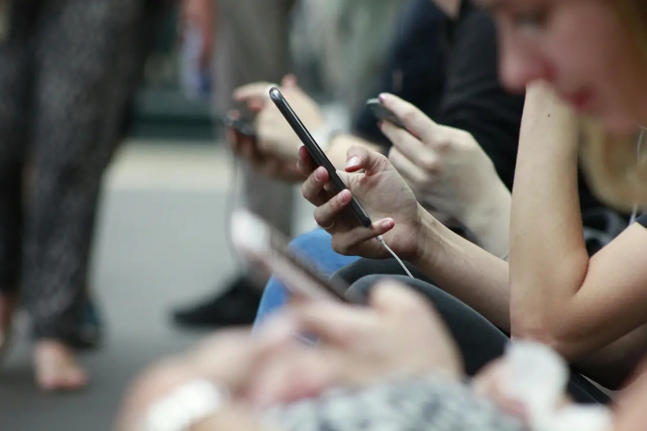 Imagem da notícia: Proibição de celular nas escolas: MEC publicará decreto com regras em até 30 dias e guias para orientar redes