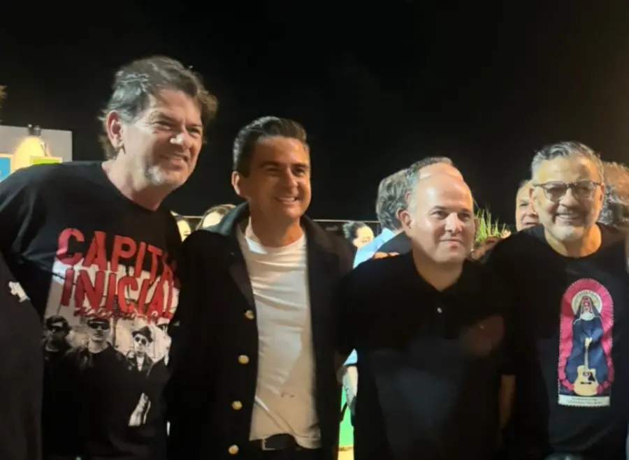 Imagem da notícia: Ex-aliados, Cid e Roberto Cláudio se reencontram, mas distanciamento político permanece