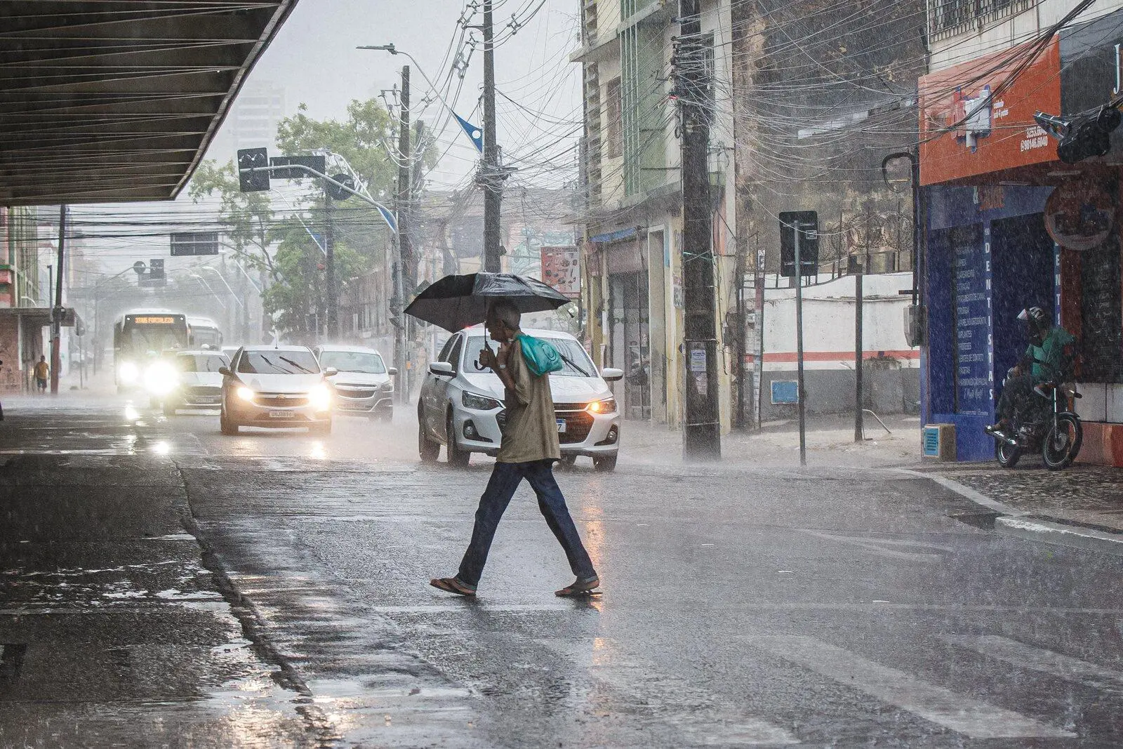 Imagem da notícia: Chuvas de até 100 milímetros e rajadas de vento devem atingir mais de 150 cidades do CE; veja lista