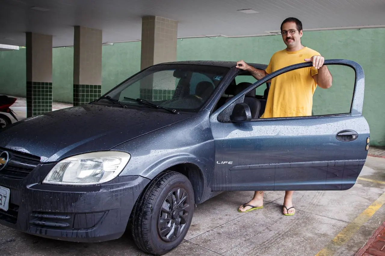 Imagem da notícia: Preço alto de veículos novos faz mercado de carros 'velhinhos' crescer 10% no Ceará