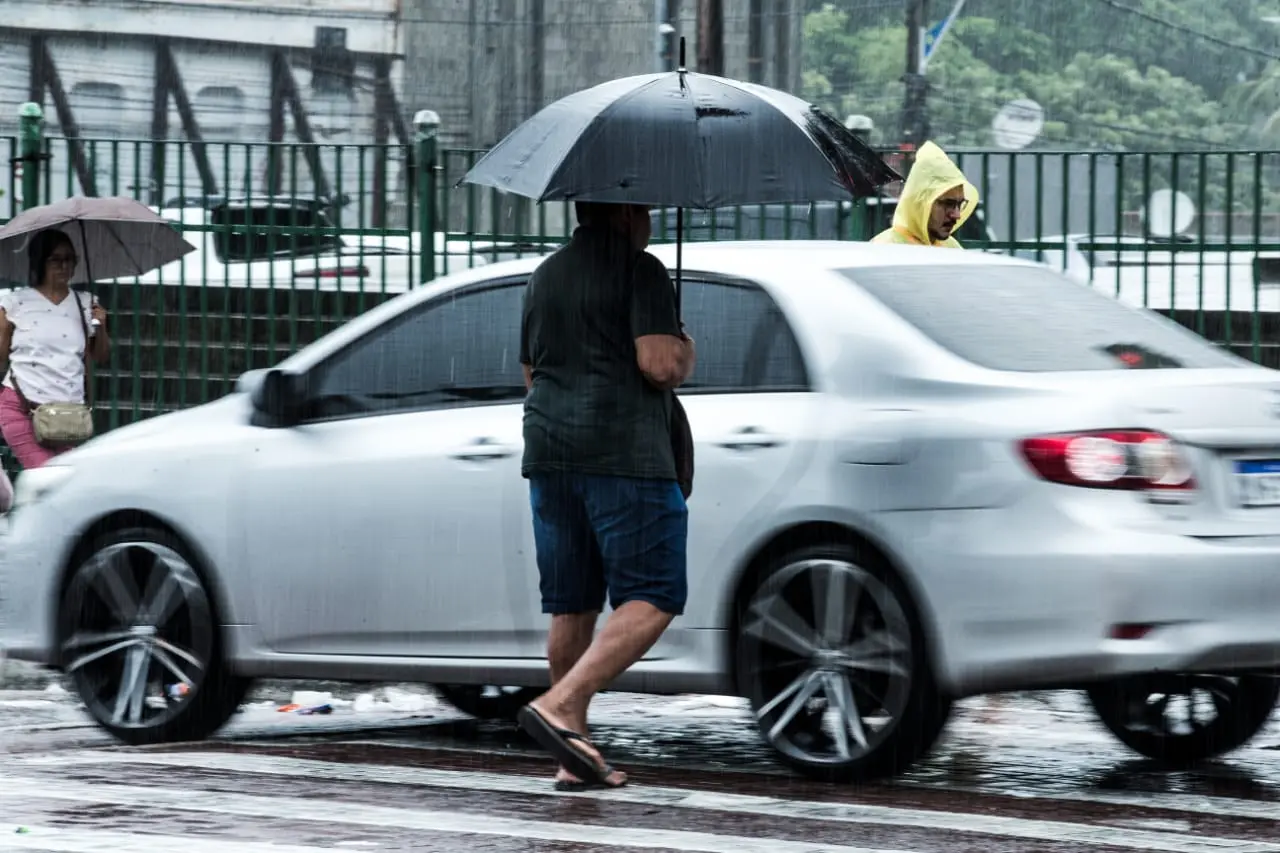 Imagem da notícia: Ceará recebe novo aviso de chuvas intensas até a próxima terça (21); veja cidades afetadas