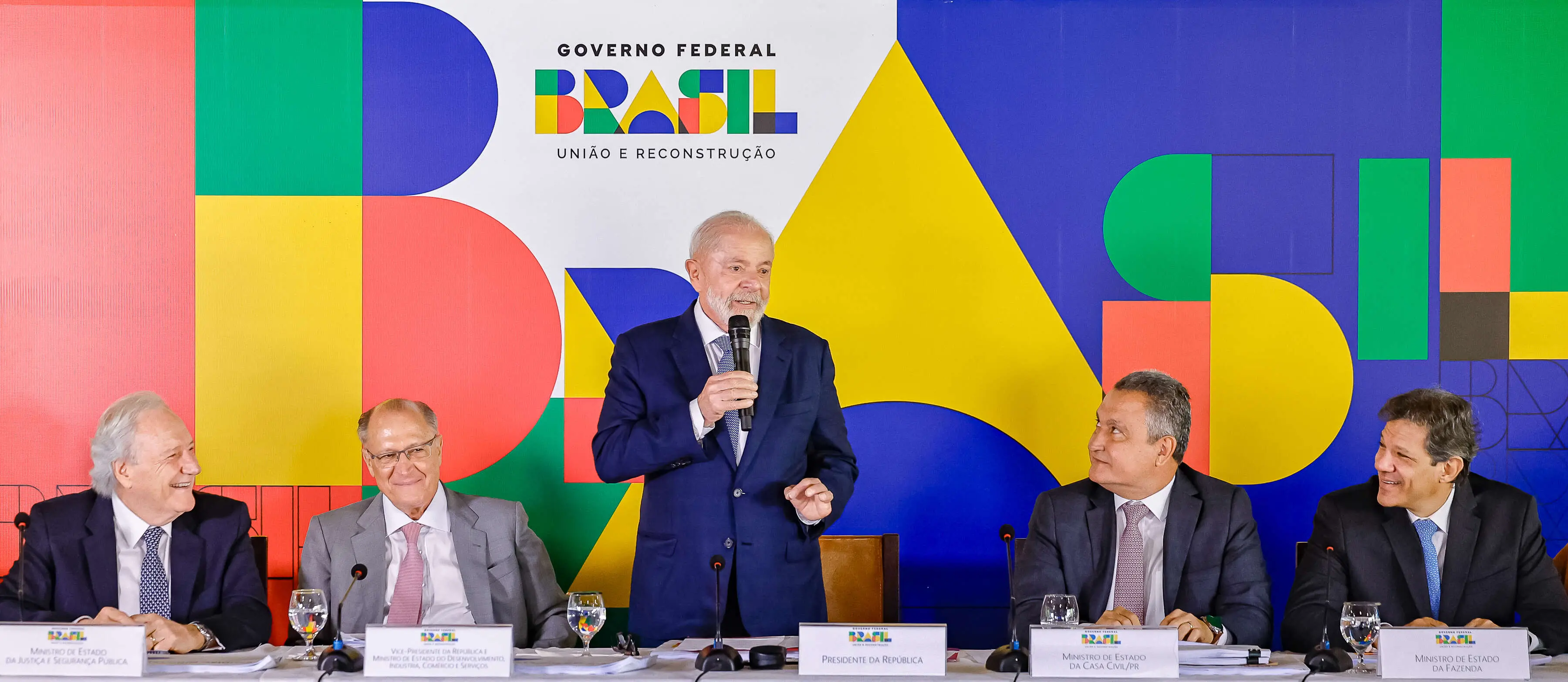 Imagem da notícia: Após crise do Pix, Lula diz a ministros para não subirem portaria sem permissão