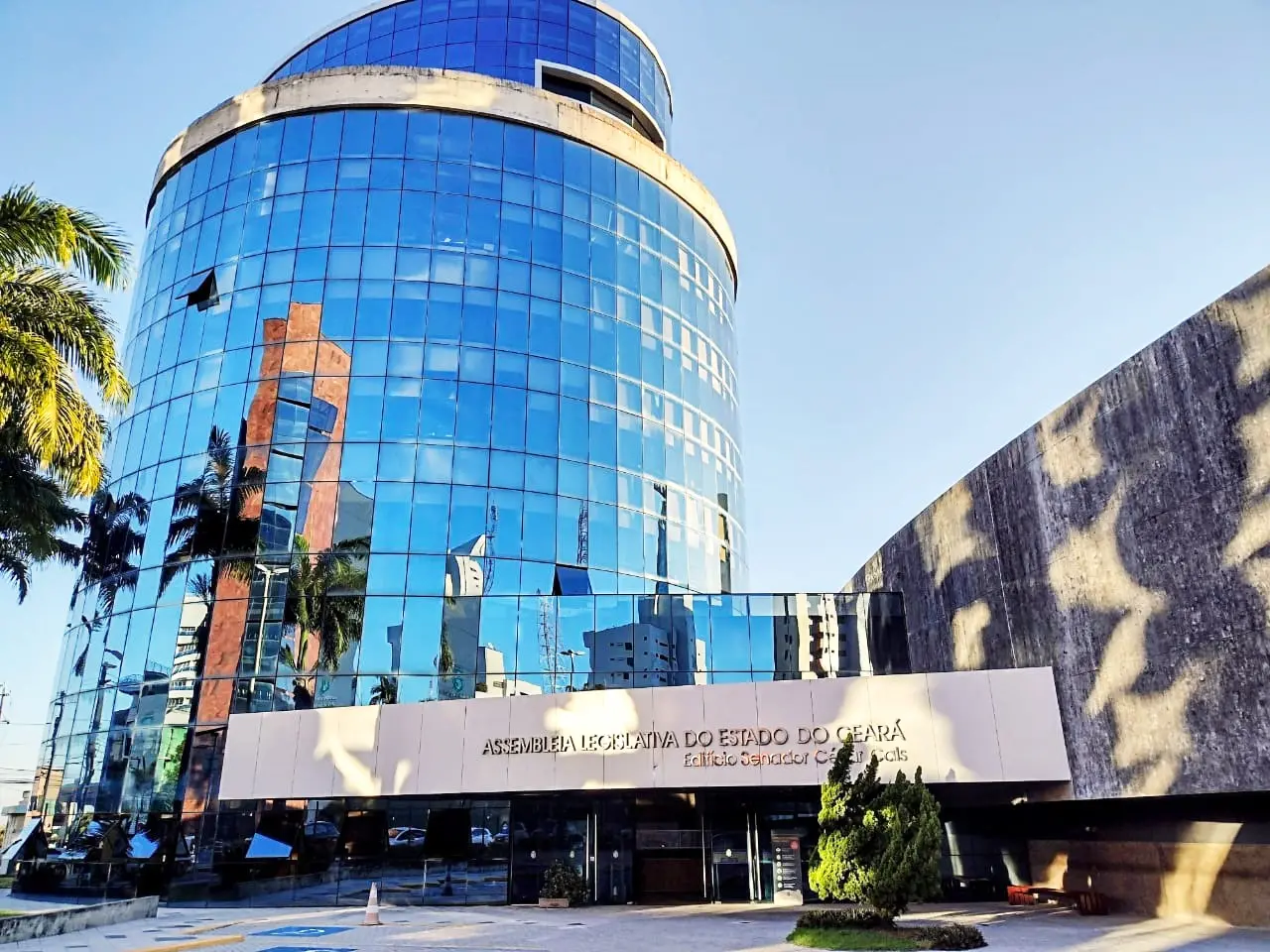 Imagem da notícia: Deputado cearense é alvo de operação do MPCE que investiga relação entre esquema de rachadinha e agiotagem