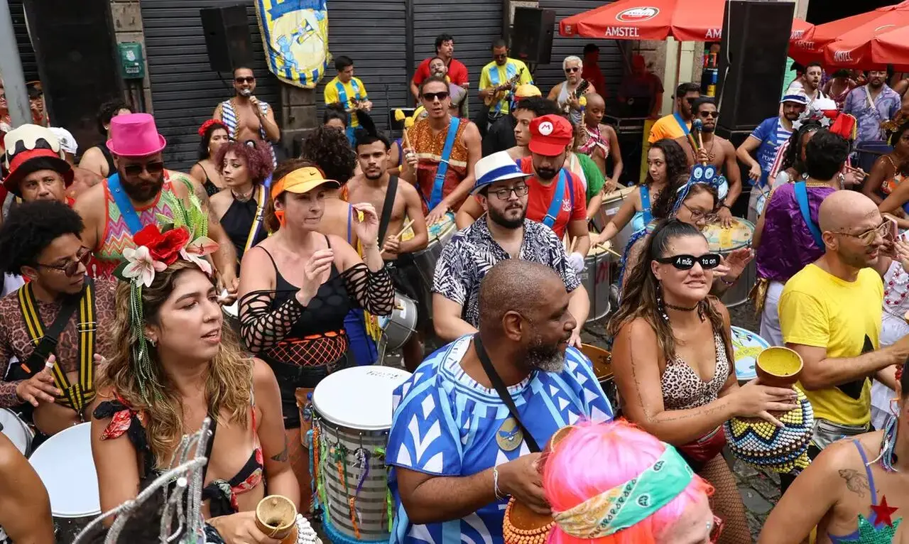 Imagem da notícia: Quanto custa viajar de avião para curtir o Carnaval no Rio, Salvador, Recife, BH e São Paulo
