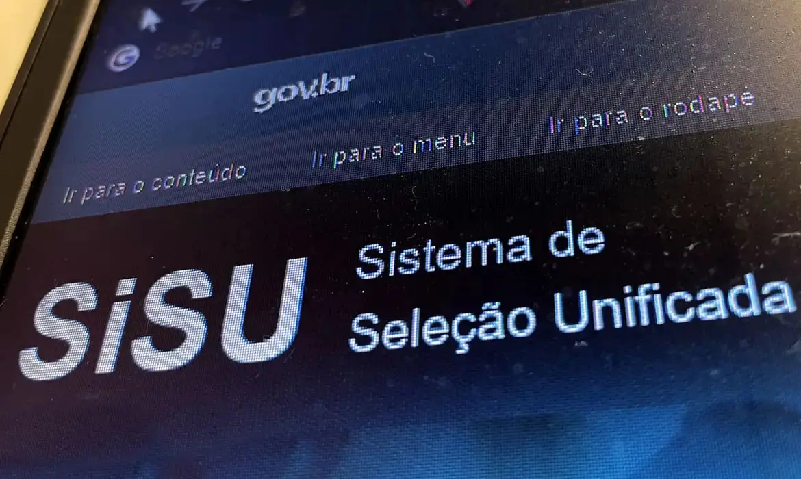Imagem da notícia: Inscrições para o Sisu 2025 terminam nesta terça-feira (21); veja como fazer
