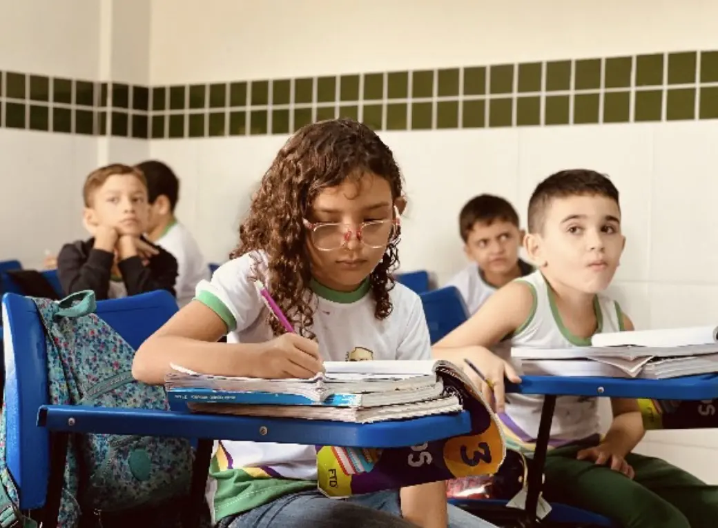 Imagem da notícia: Prefeitura de Solonópole faz seleção com 100 vagas para a Educação; saiba como se inscrever 