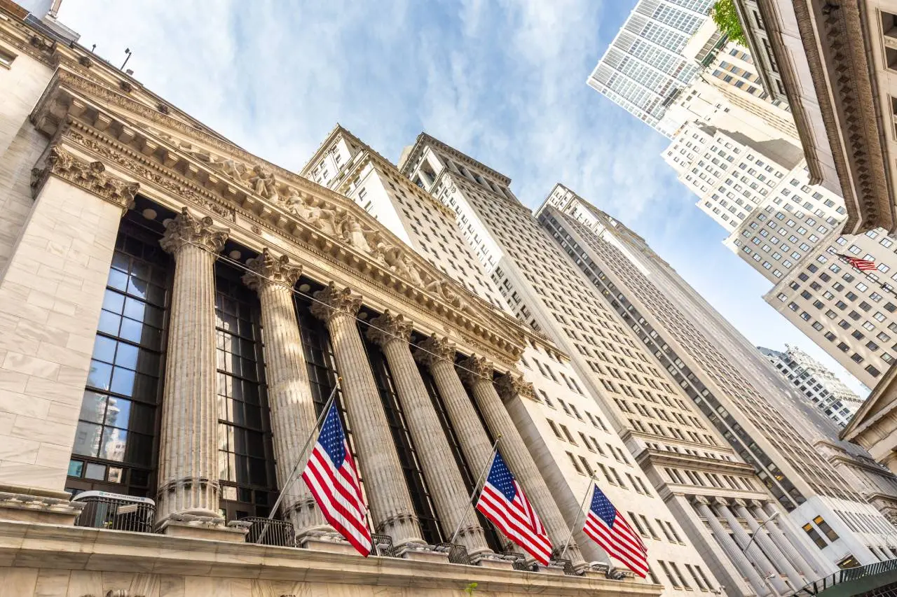 Fachada da Dow Jones, o mais tradicional índice do mercado americano de ações dos EUA