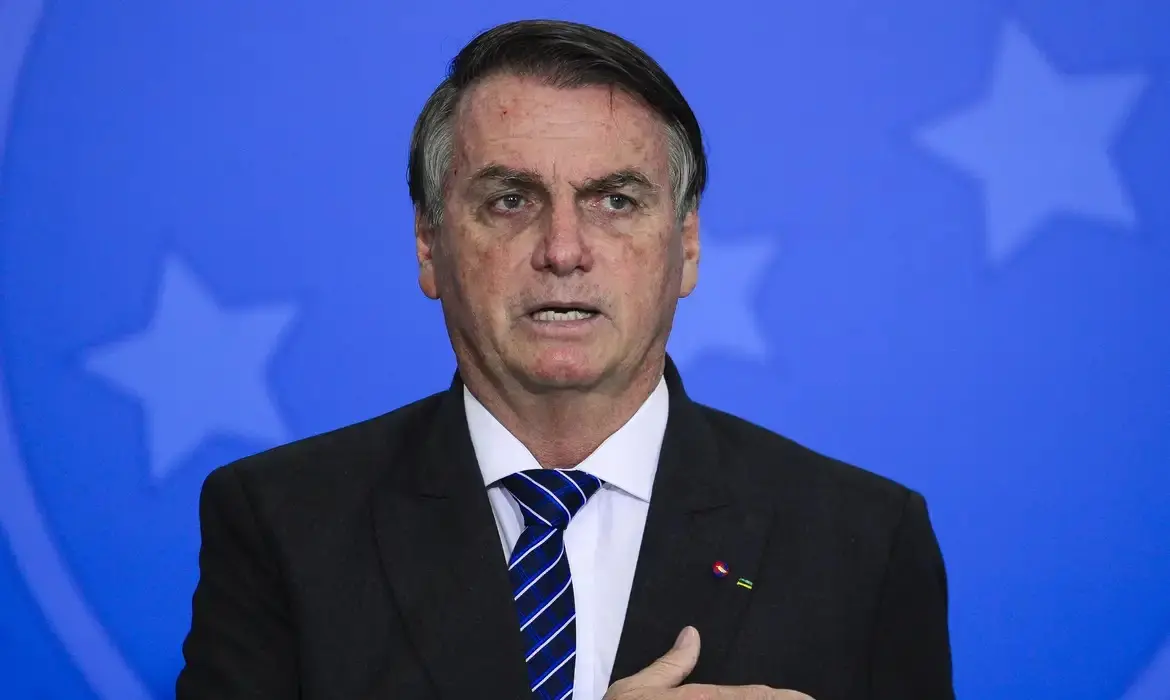 Imagem da notícia: Bolsonaro revela que acorda todos os dias com 'sensação de ter PF na porta'
