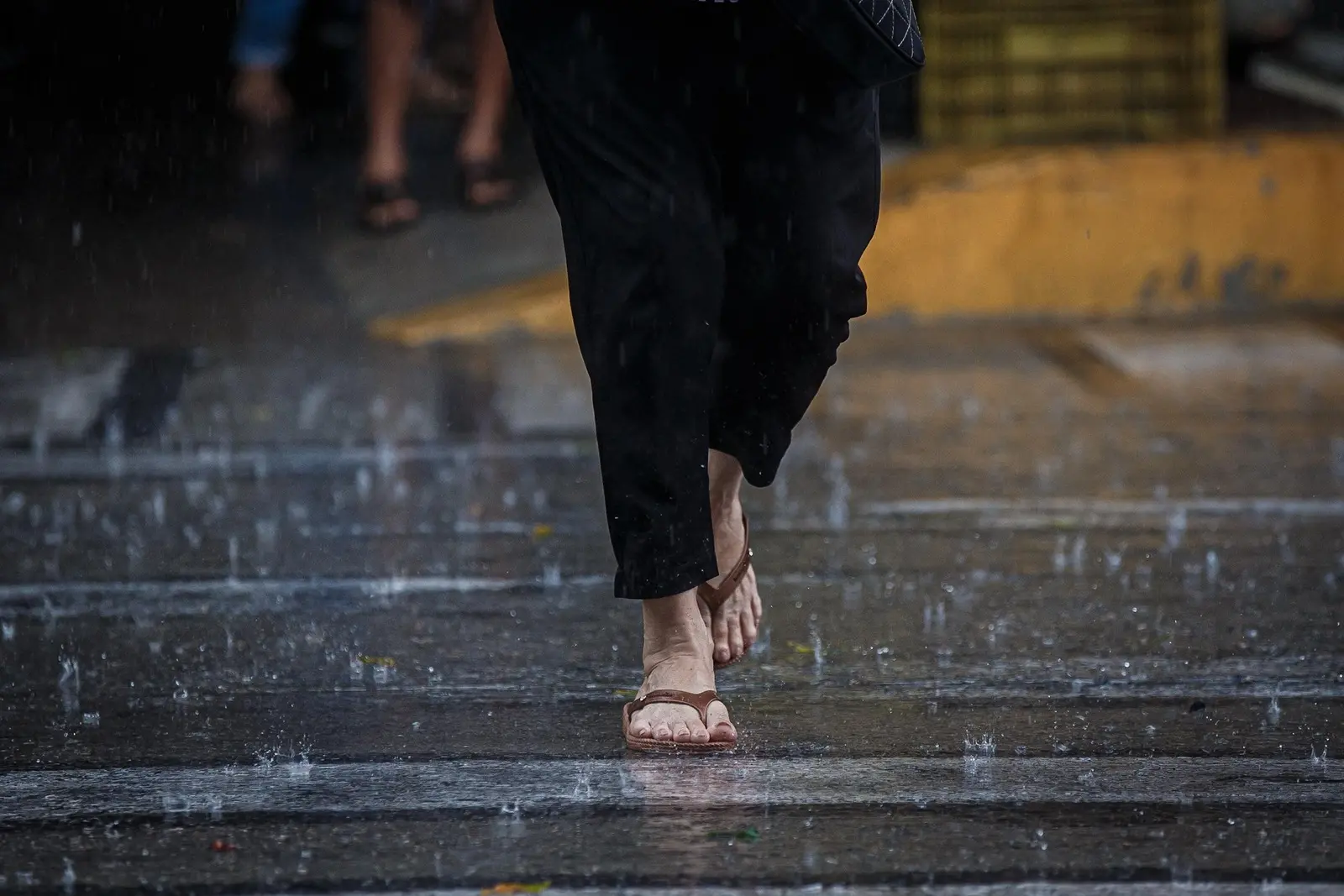 Imagem da notícia: Cidades do CE sob aviso reduzem, mas chuvas intensas devem atingir 14 locais até sexta (24)
