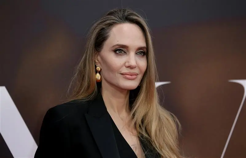 Imagem da notícia: Falta de indicação de Angelina Jolie no Oscar 2025 rende memes na web; confira