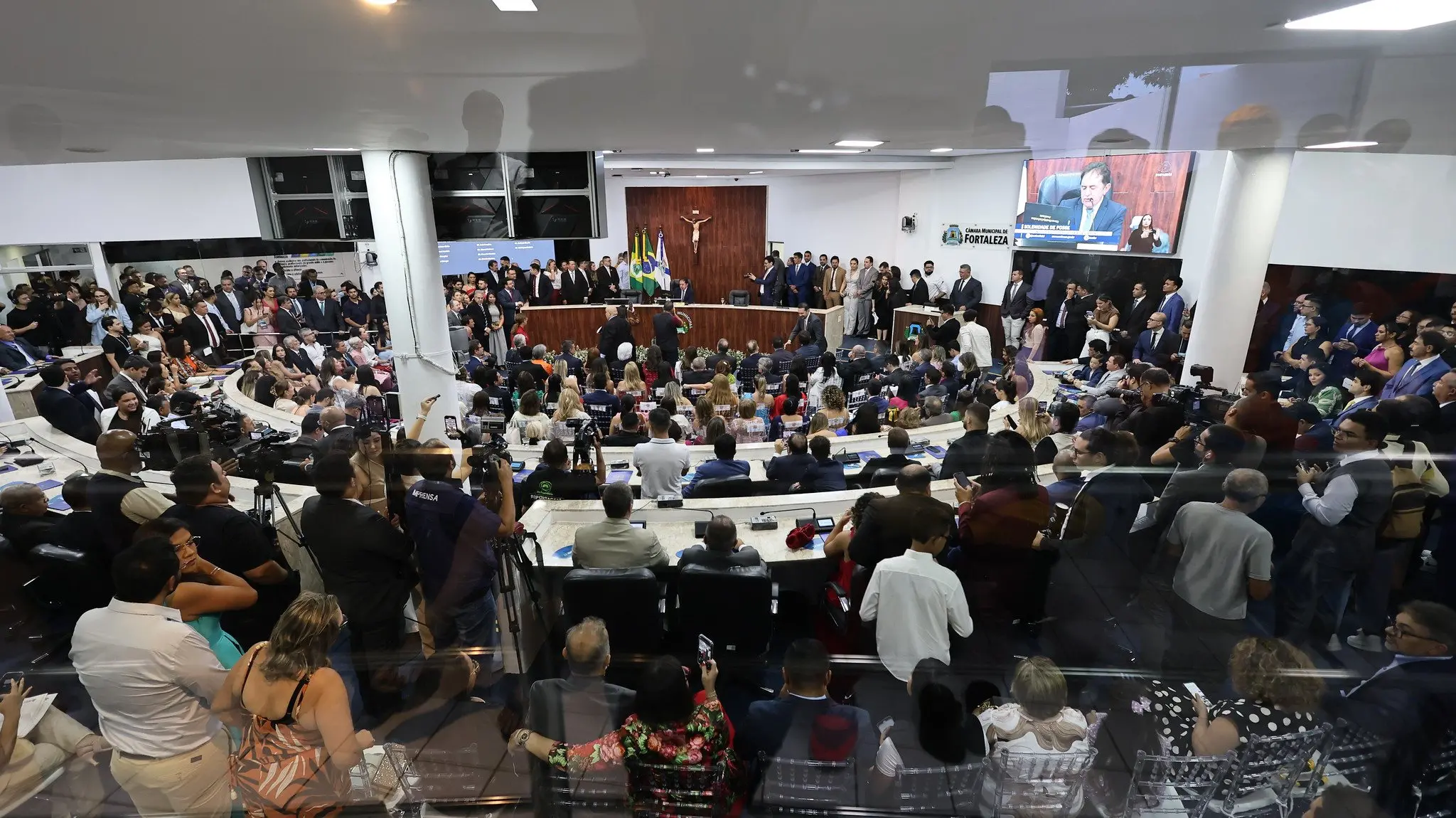 Imagem da notícia: ‘Vereadores de bairro’: oito dos 43 eleitos em Fortaleza têm 30% ou mais dos eleitores em um mesmo território