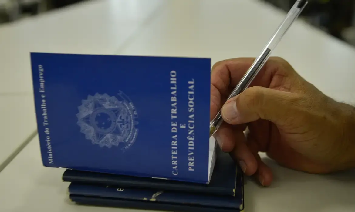 Imagem da notícia: Parcela do abono Pis/Pasep de 2025 estará disponível em fevereiro; veja calendário