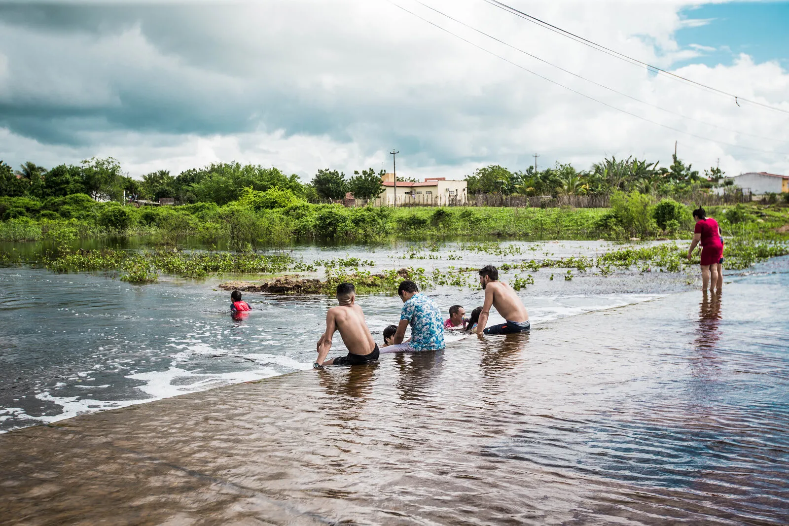 Passagem molhada no Açude Patos, em Sobral, no Ceará