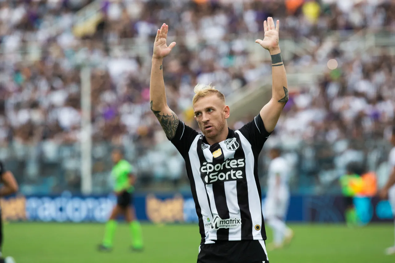 O atacante Pedro Henrique marcou na estreia do Ceará contra o Tirol