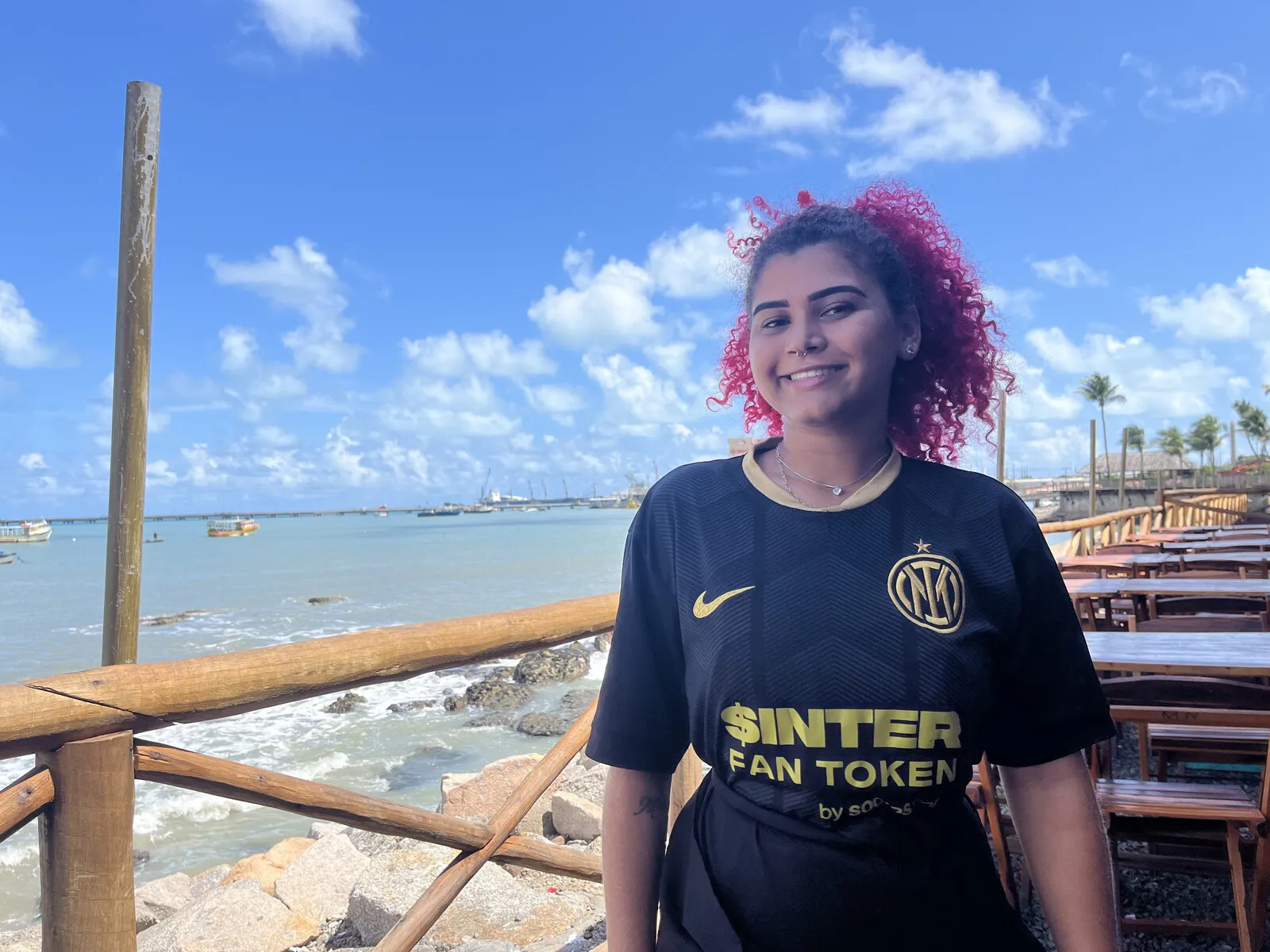 Yorrana tem apenas 19 anos, mas organiza toda a cadeia do microempreendimento que colocou há poucos anos