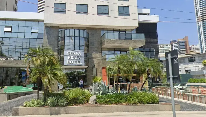 Imagem da notícia: Seara Praia Hotel encerra atividades em Fortaleza após mais de 40 anos; superprédio vai ocupar terreno