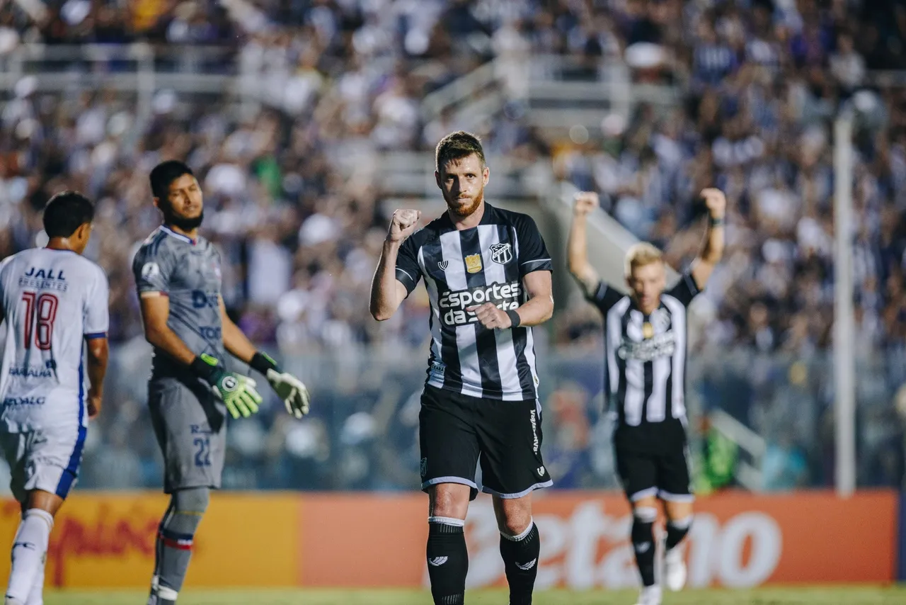 O atacante Aylon marcou 2 gols na goleada alvinegra