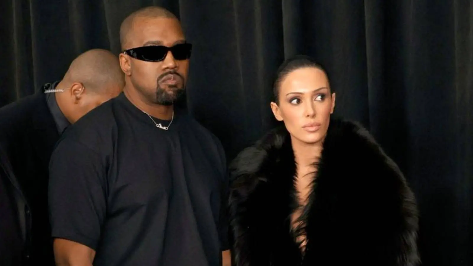 Imagem da notícia: Relembre polêmicas envolvendo Bianca Censori, esposa de Kayne West que surgiu nua no Grammy 2025