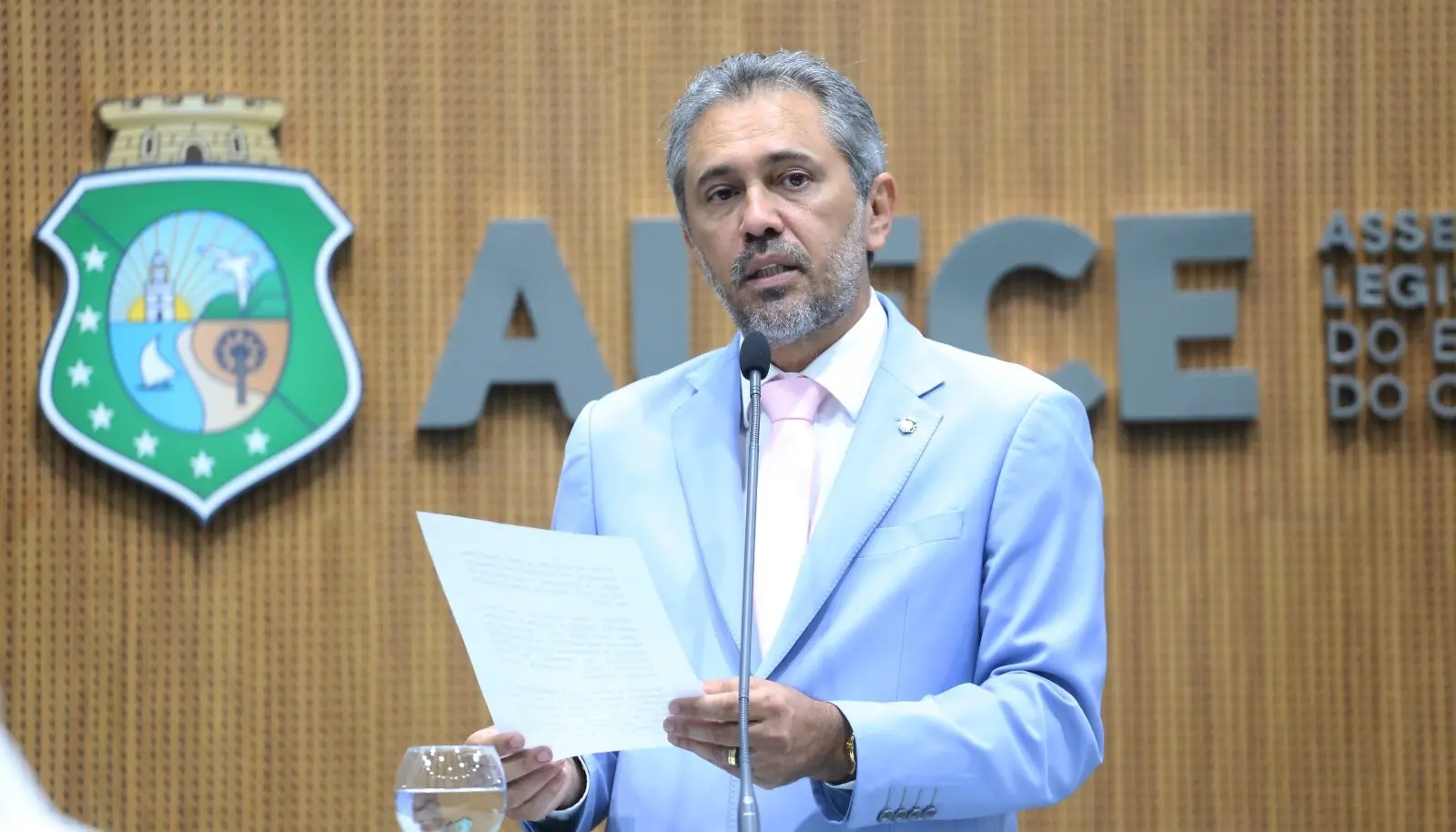 Imagem da notícia: 'Estou muito insatisfeito', dispara Elmano sobre a segurança pública no Ceará