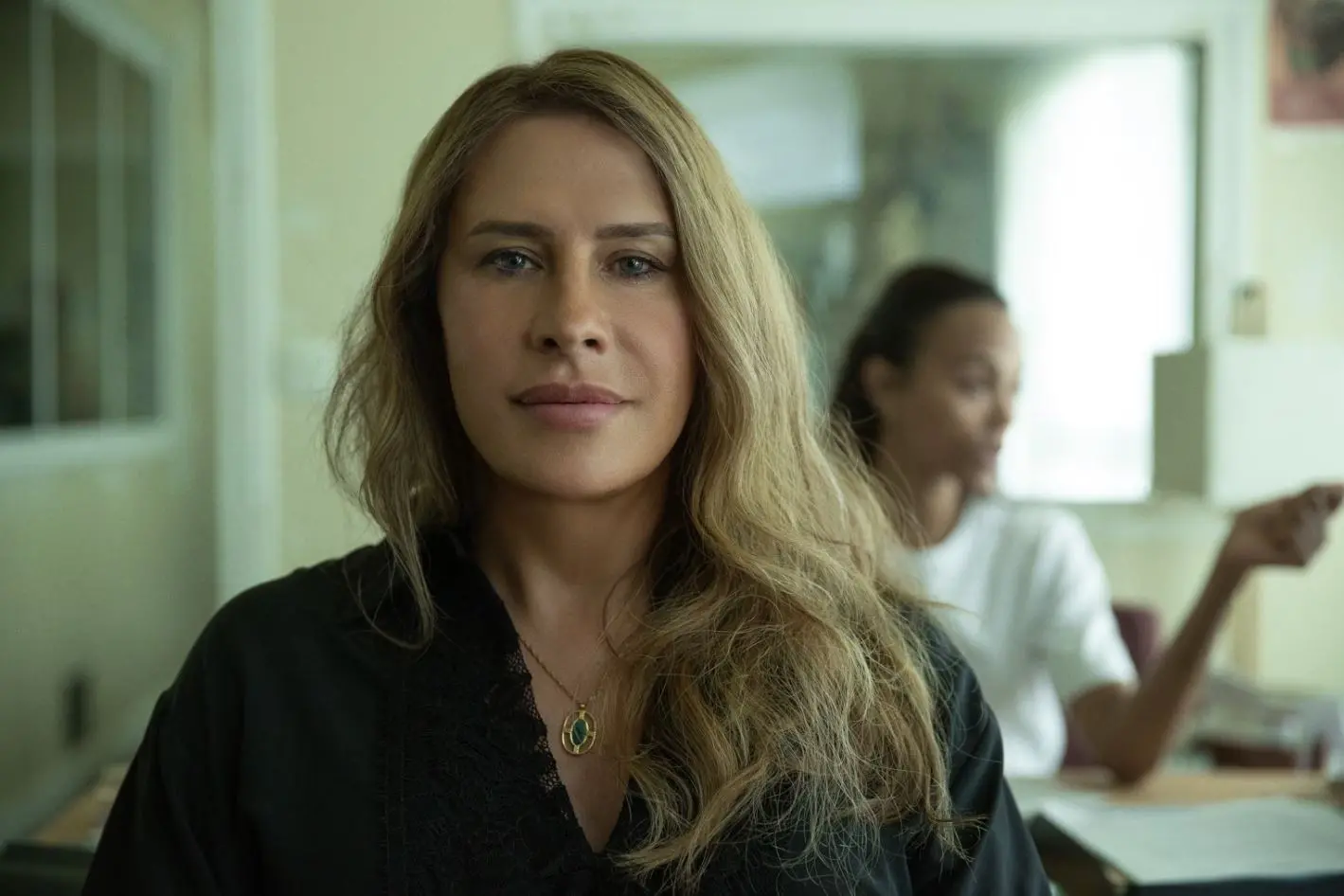 Imagem da notícia: Karla Sofía Gascón é afastada de campanha de 'Emilia Pérez' ao Oscar após posts xenofóbicos, diz revista