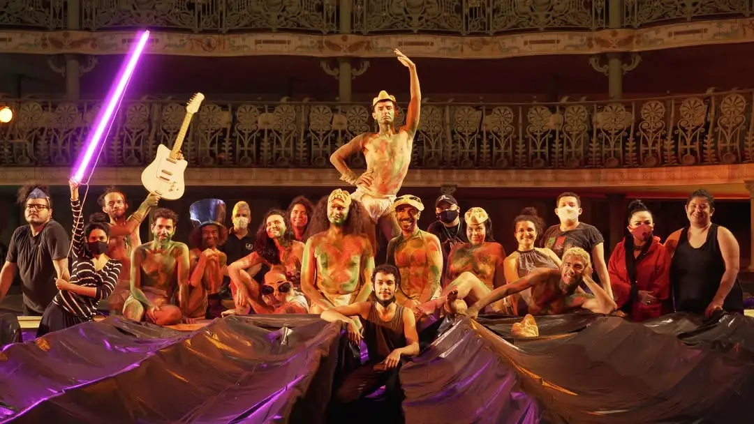 Produzido pelos grupos de artes cênicas No barraco da Constância Tem! e Teatro Máquina, 'Resumo da Ópera' foi exibido na Mostra Aurora na 28ª da Mostra de Cinema de Tiradentes